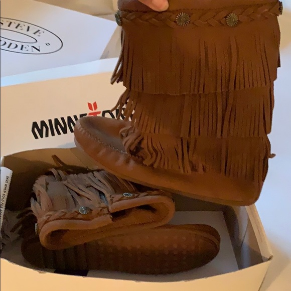 Minnetonka Other - New Minnetonka size 3 dusty brown and grey